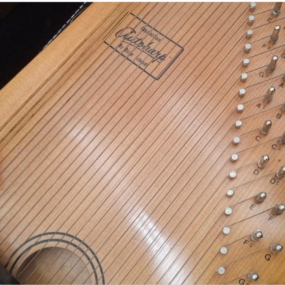 Oscar Schmidt Autoharp - Natural Wood Finish - Picture 10 of 14